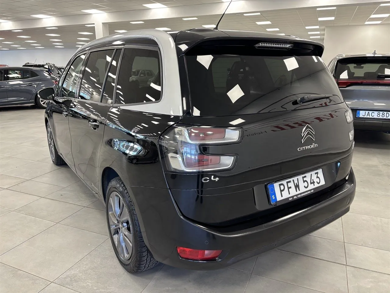 Vehicle image 3