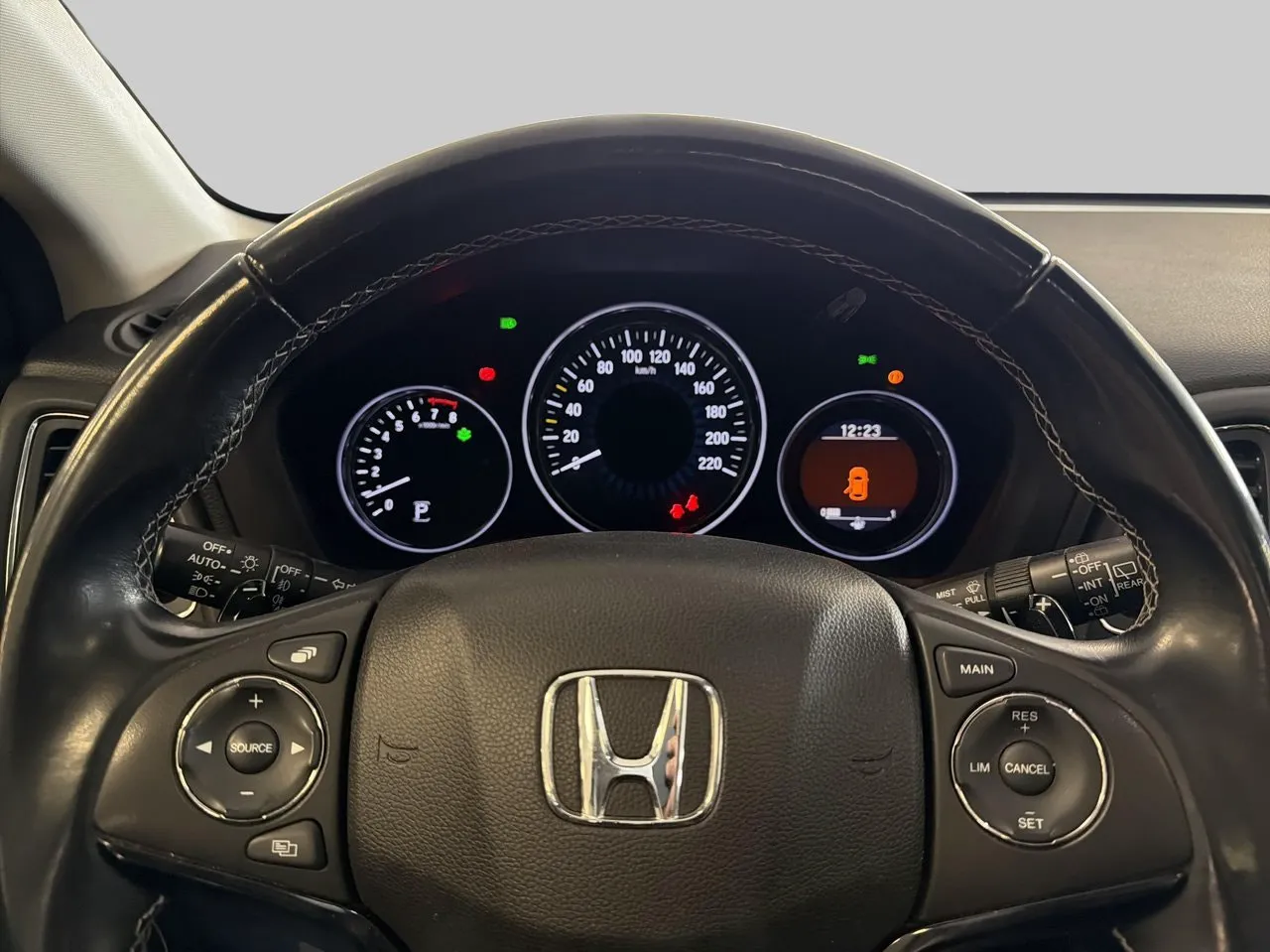Vehicle image 9