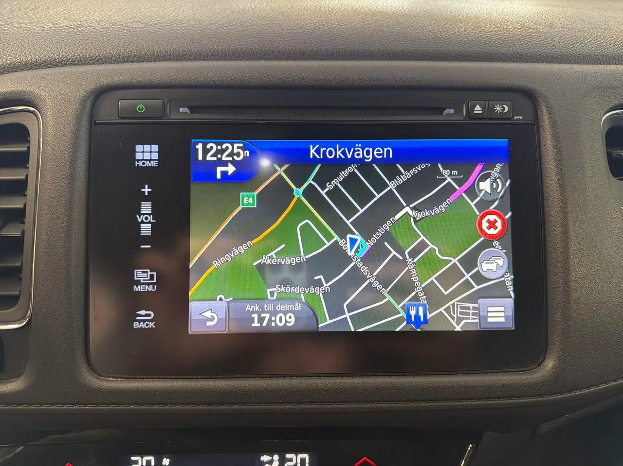 Vehicle image 17