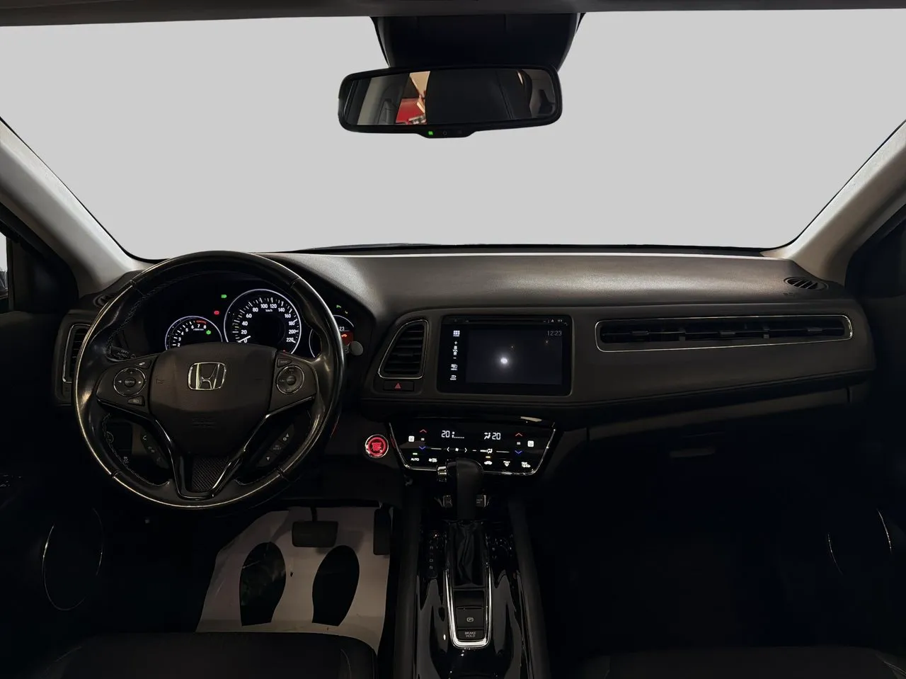 Vehicle image 6
