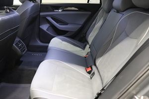 Volkswagen Passat bild 8