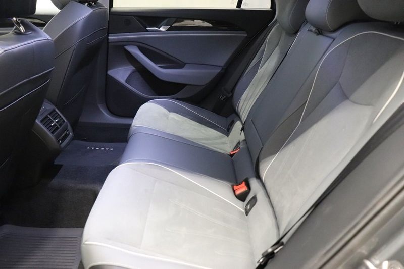 Volkswagen Passat bild 8