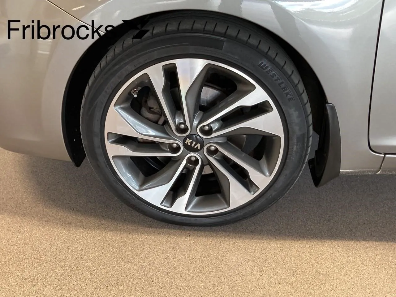 Vehicle image 17