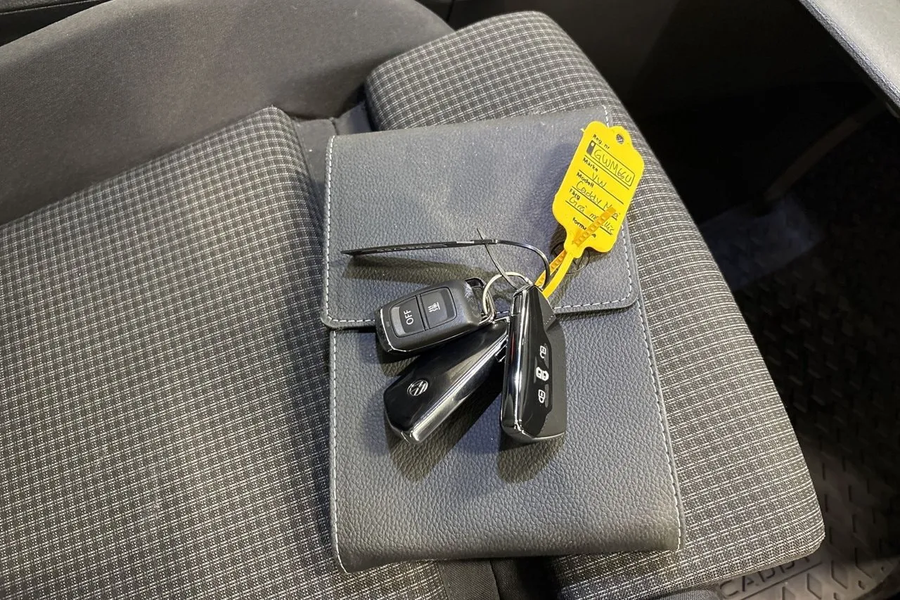 Vehicle image 21