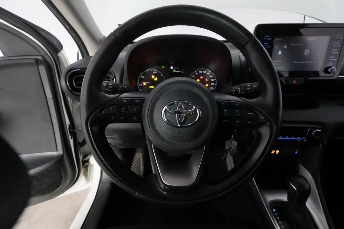 Vehicle image 13