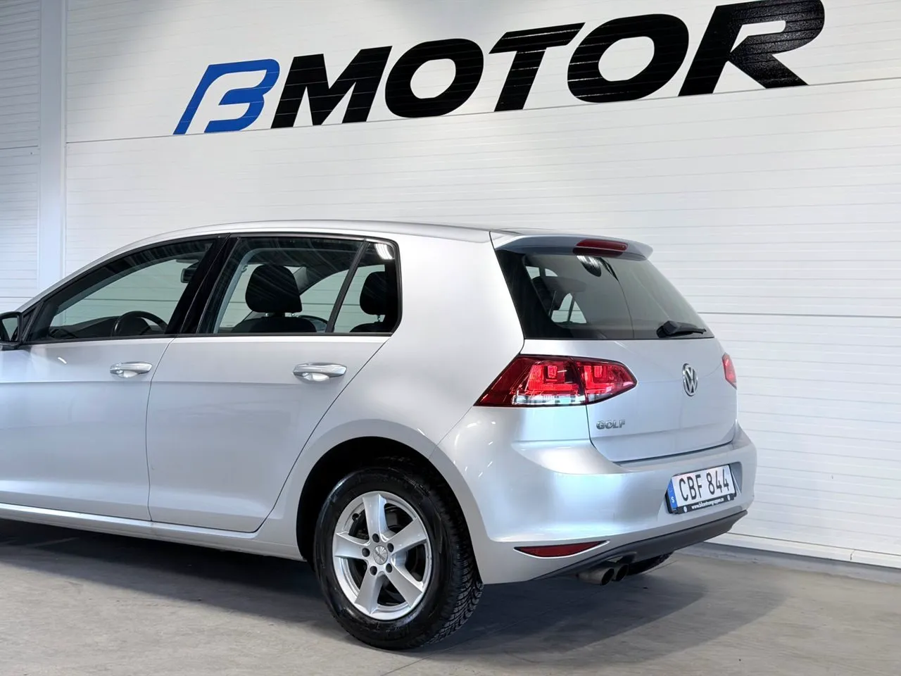 Vehicle image 6