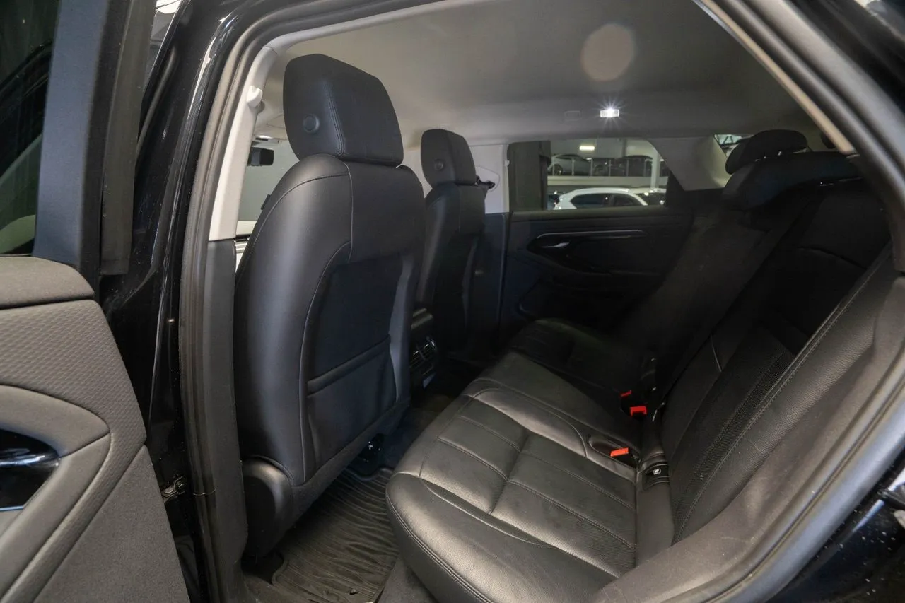 Vehicle image 18