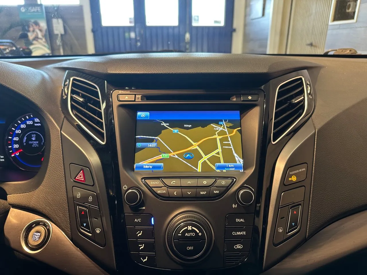 Vehicle image 14