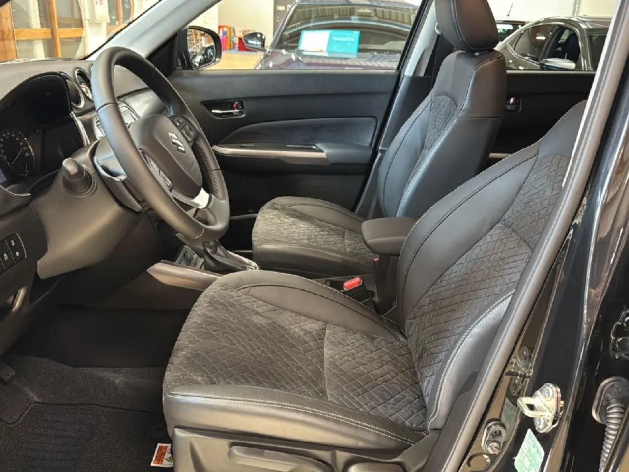 Vehicle image 15