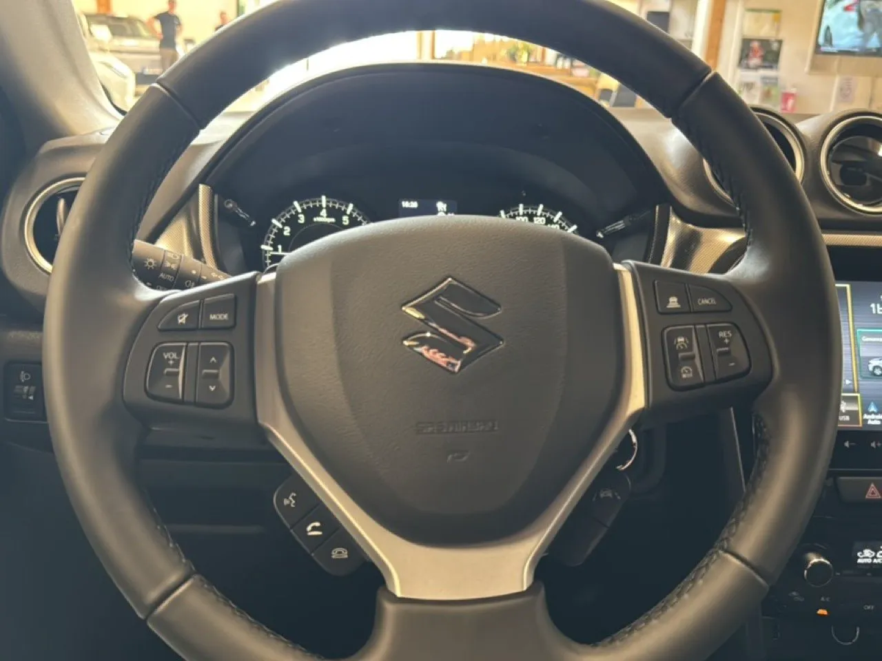 Vehicle image 16