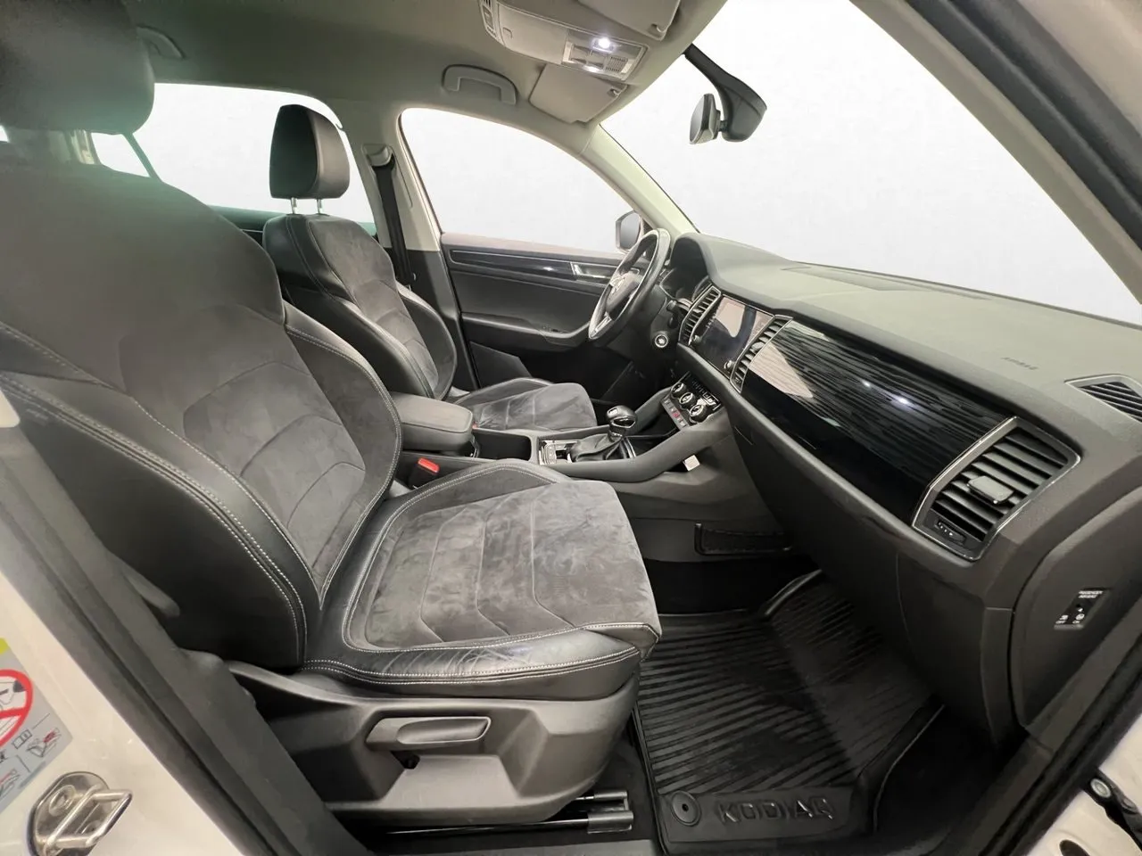 Vehicle image 23