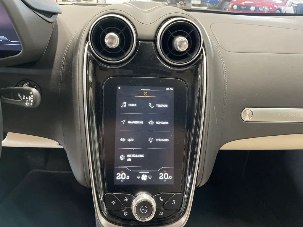Vehicle image 14