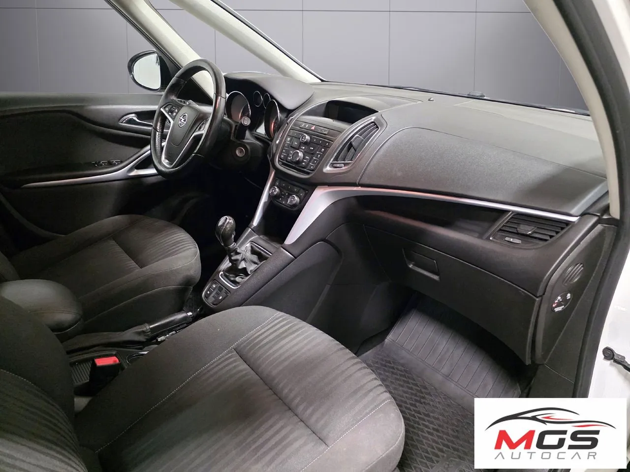 Vehicle image 10