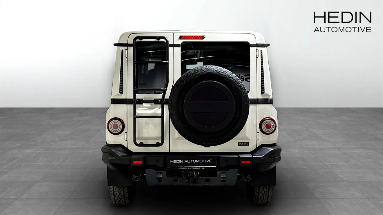 Vehicle image 6
