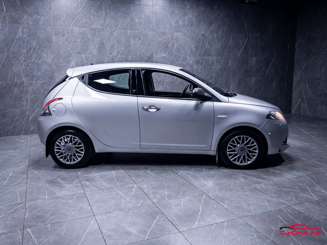 Vehicle image 7