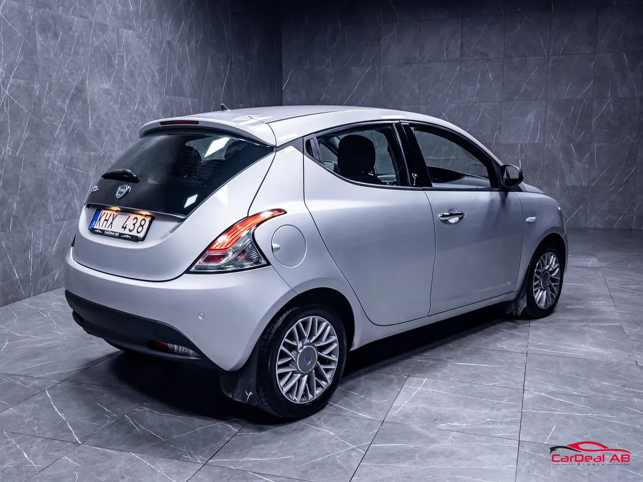 Vehicle image 6