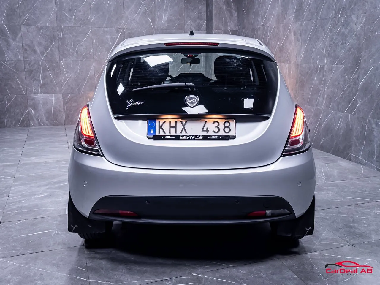 Vehicle image 5