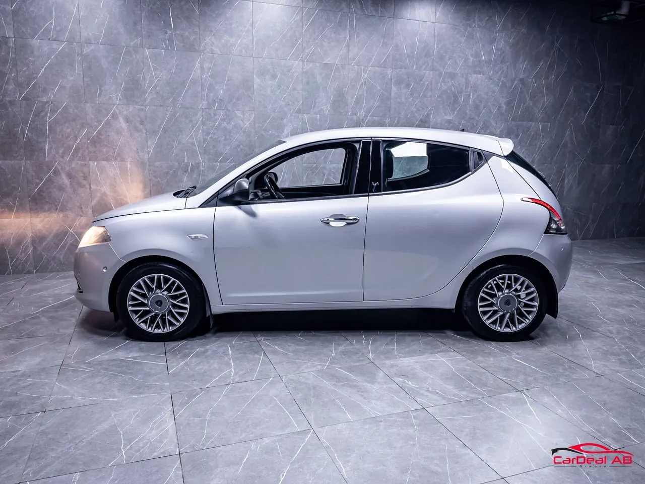 Vehicle image 3