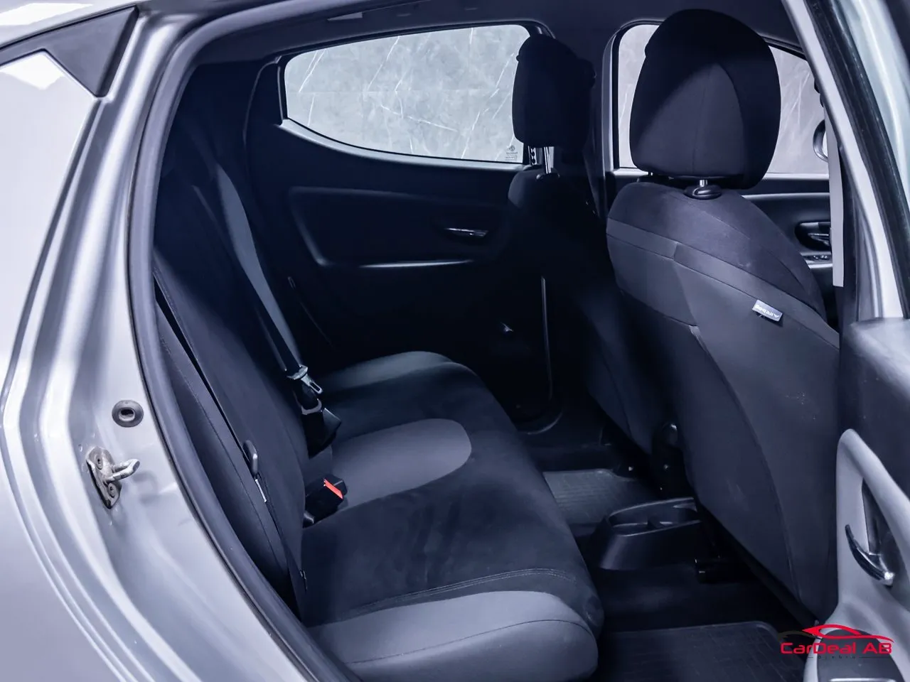 Vehicle image 15