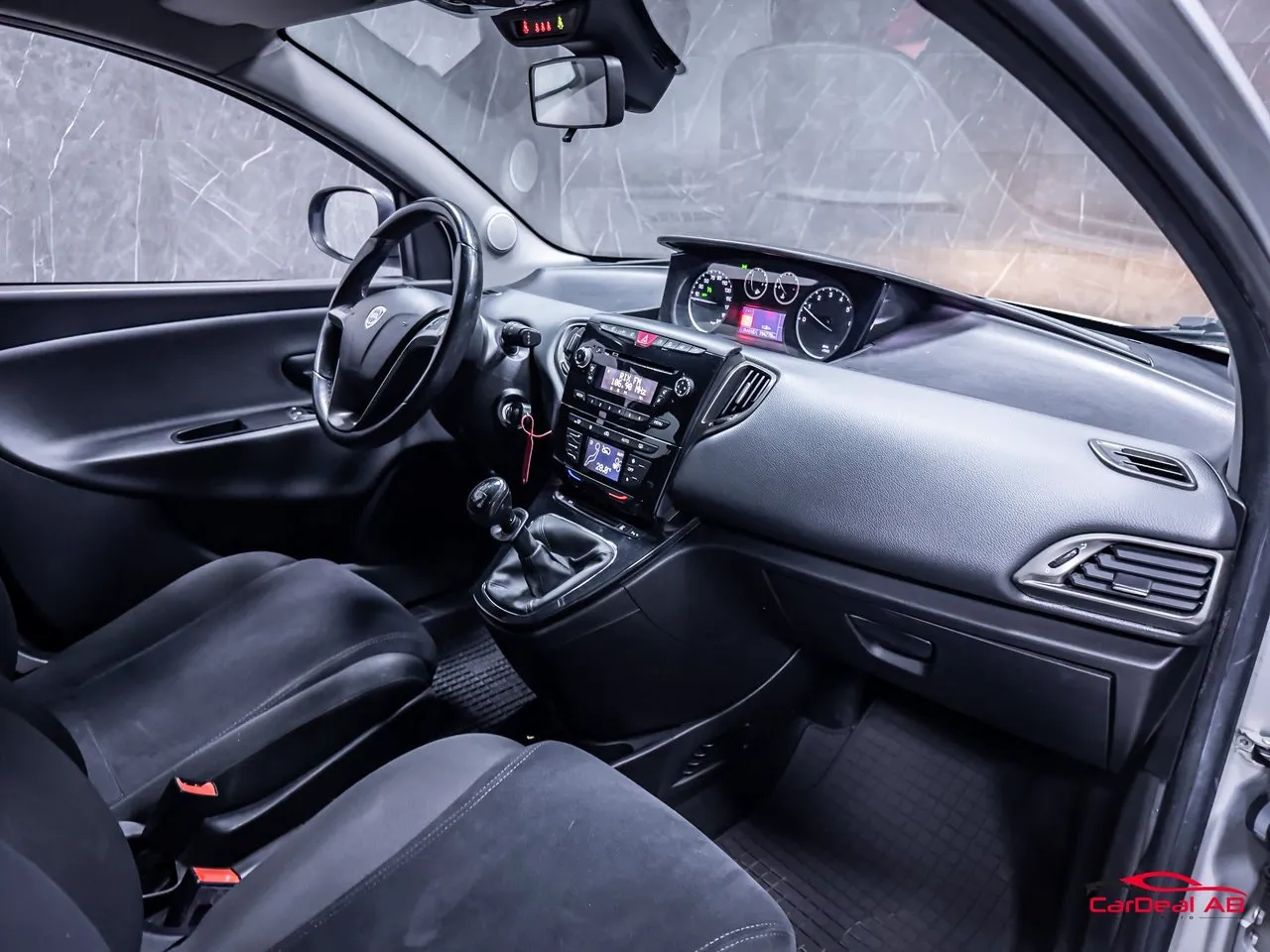 Vehicle image 13
