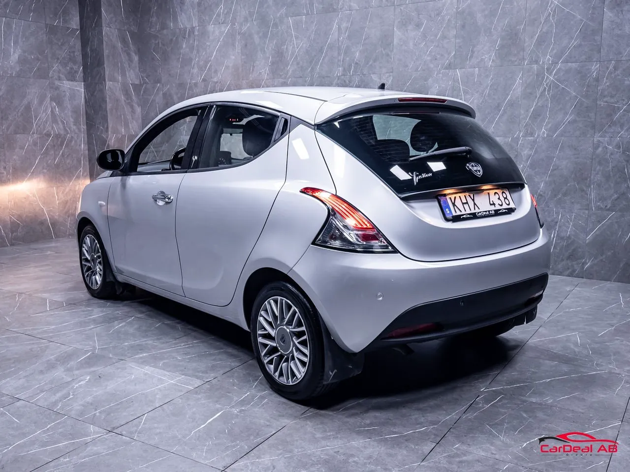 Vehicle image 4