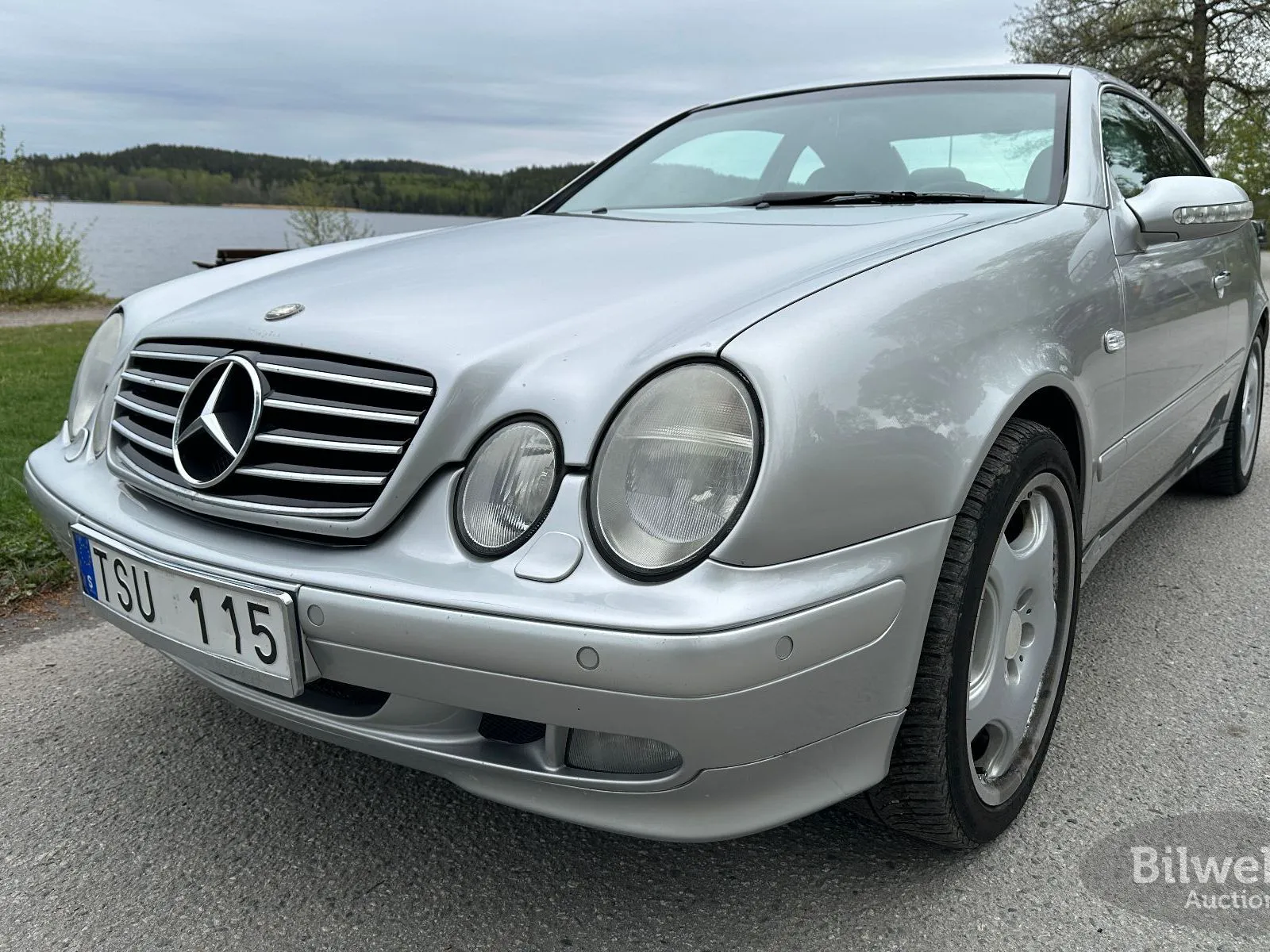 Vehicle image 14