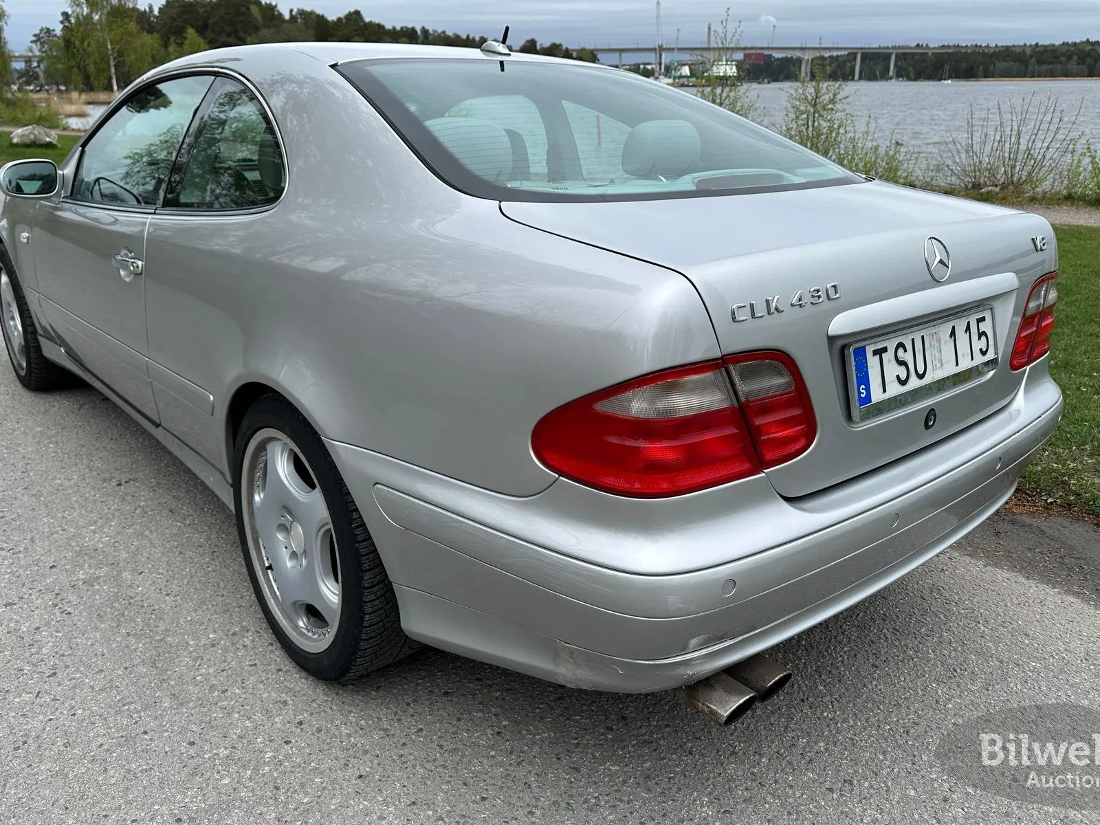 Vehicle image 28