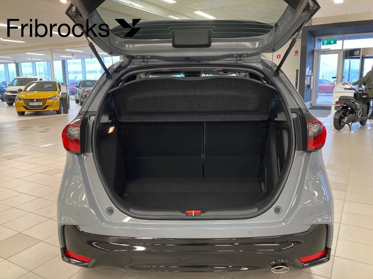 Vehicle image 7