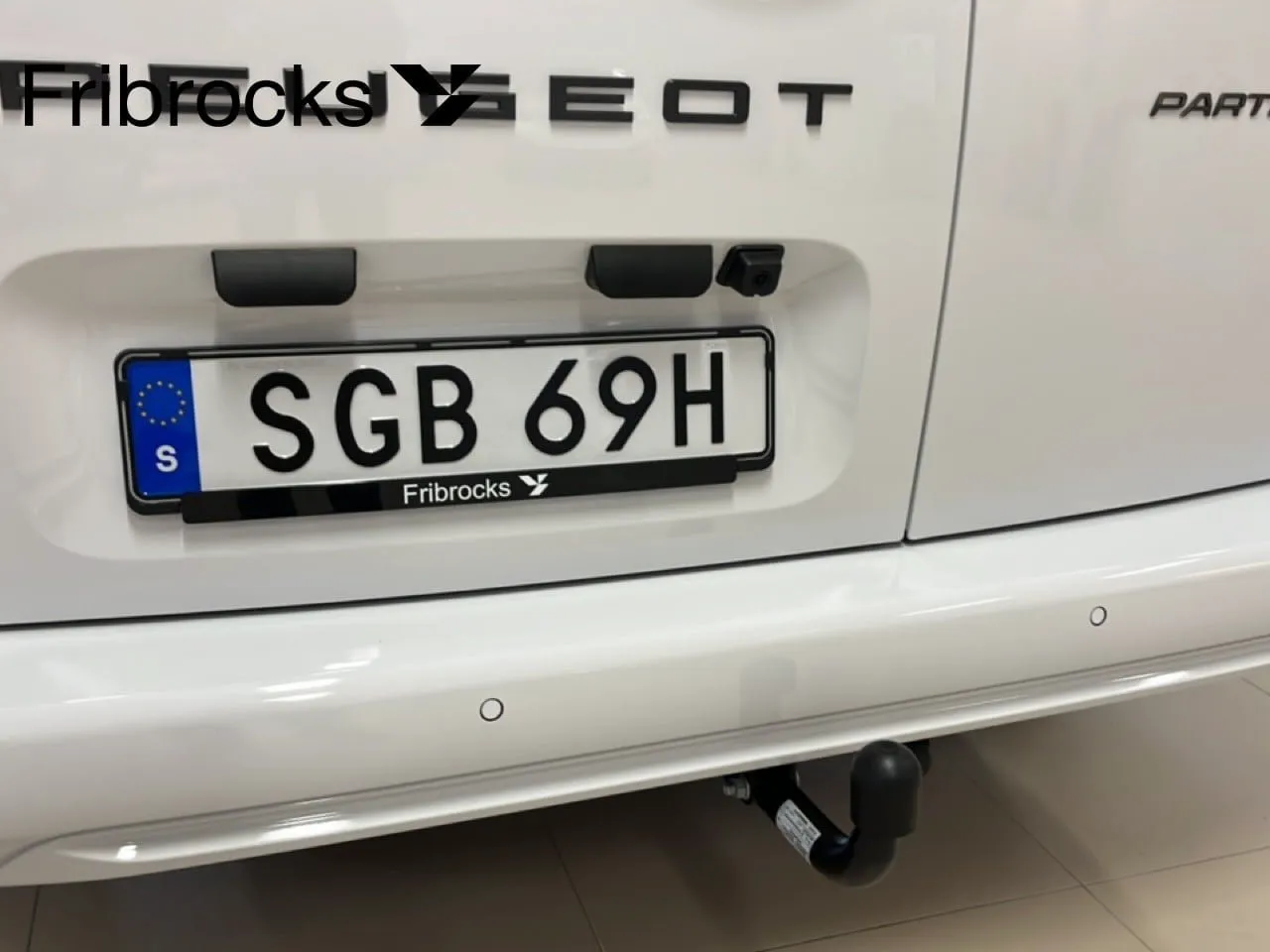 Vehicle image 14