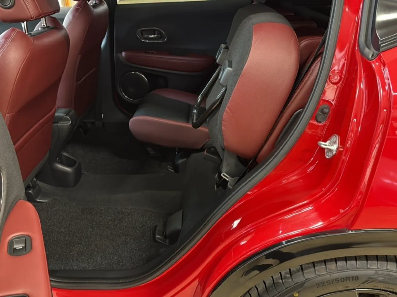 Vehicle image 16