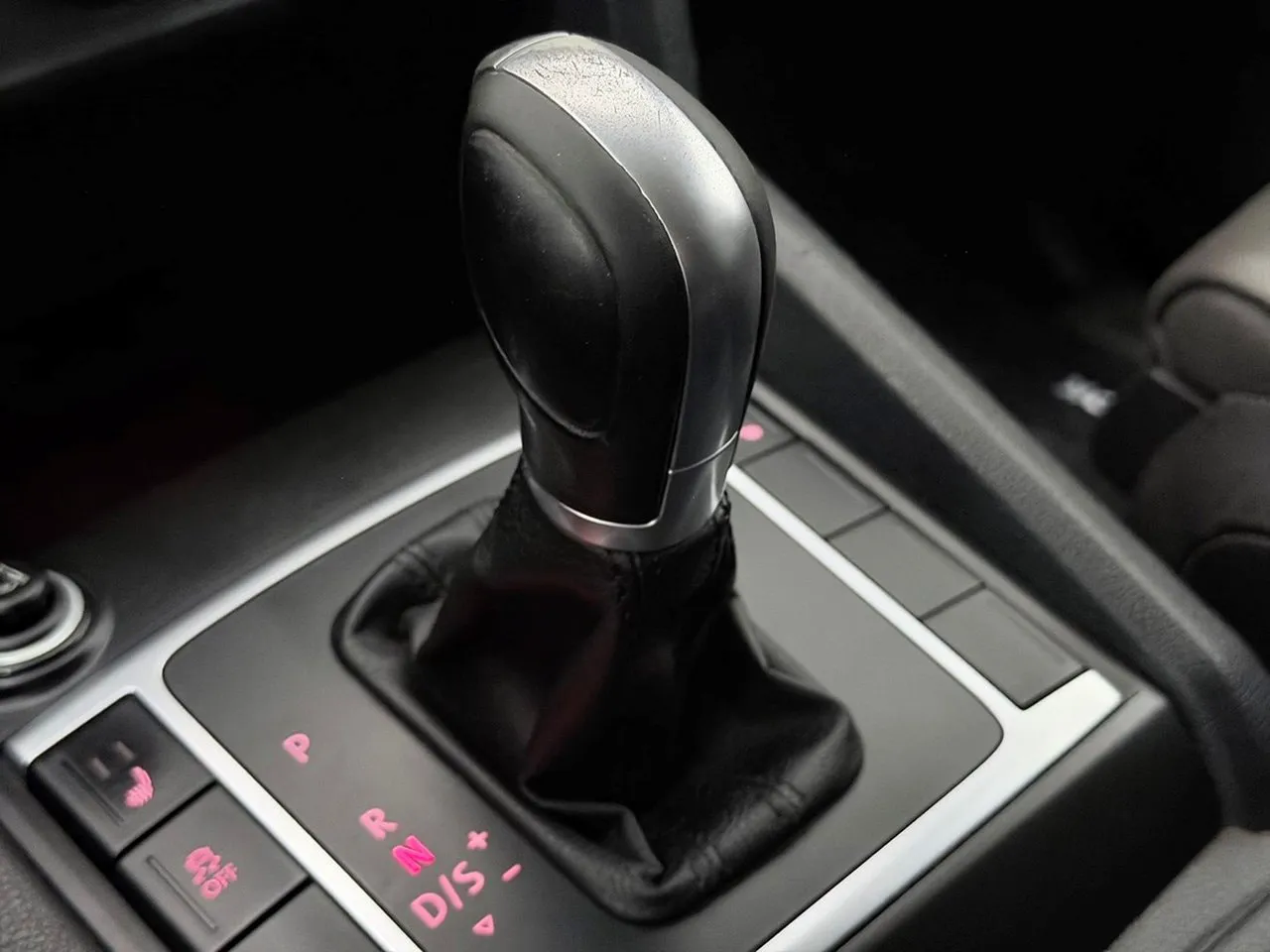 Vehicle image 27