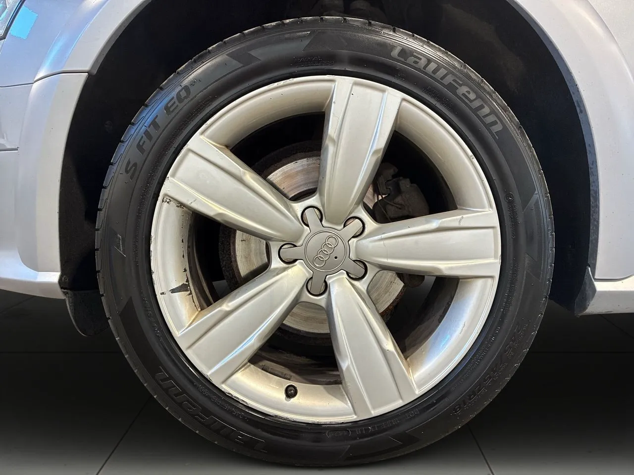 Vehicle image 13