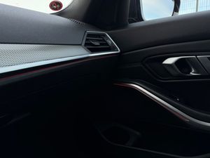 BMW 330 bild 30