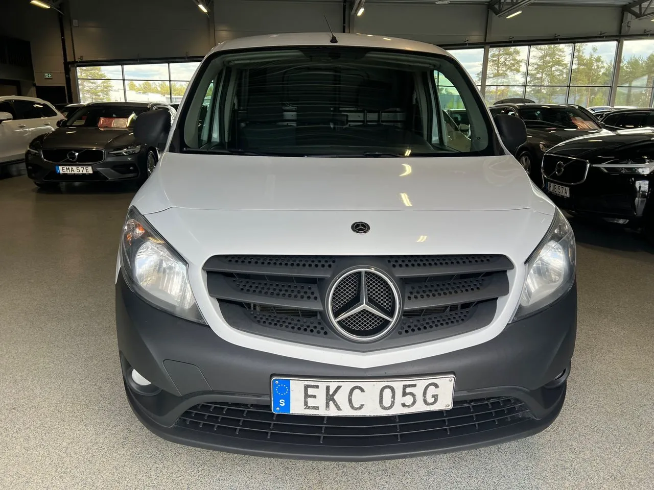 Vehicle image 8