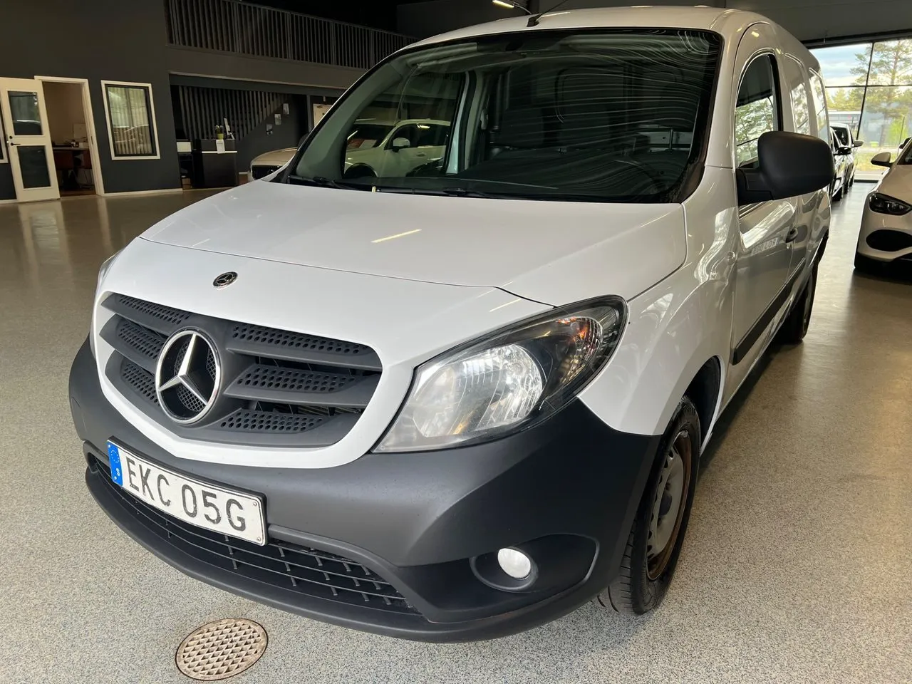 Vehicle image 7