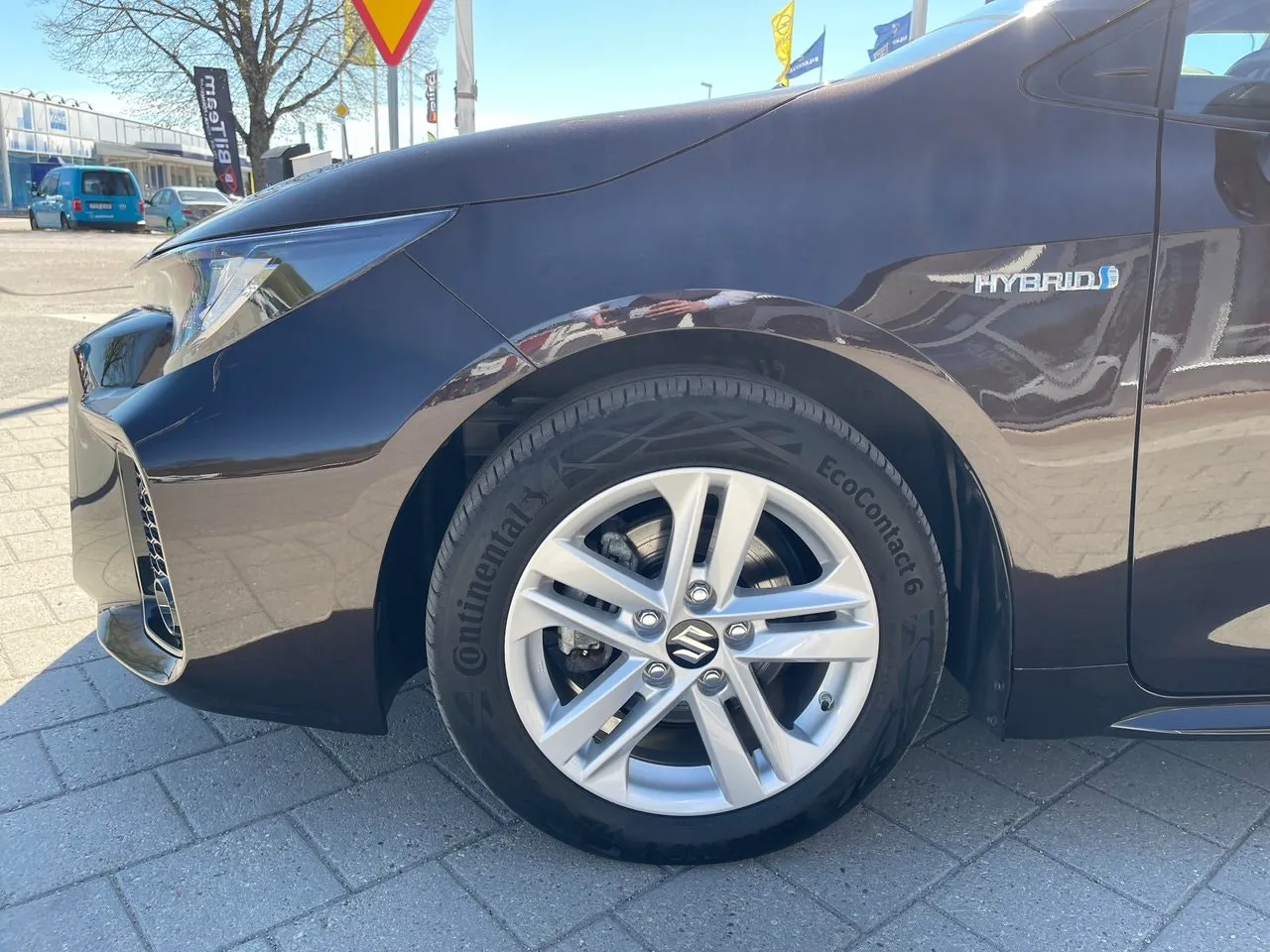 Vehicle image 9