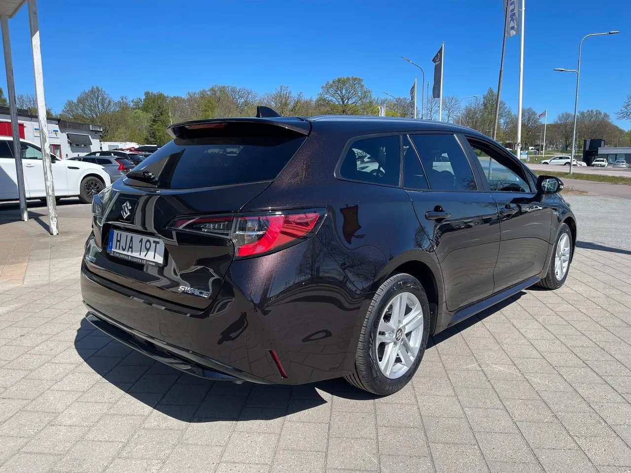 Vehicle image 5