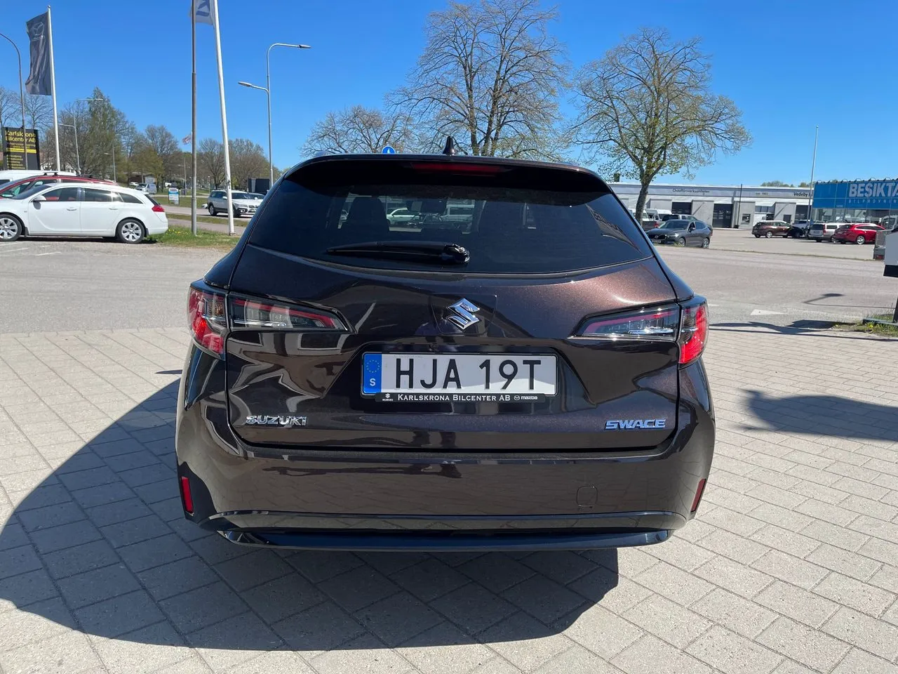 Vehicle image 6