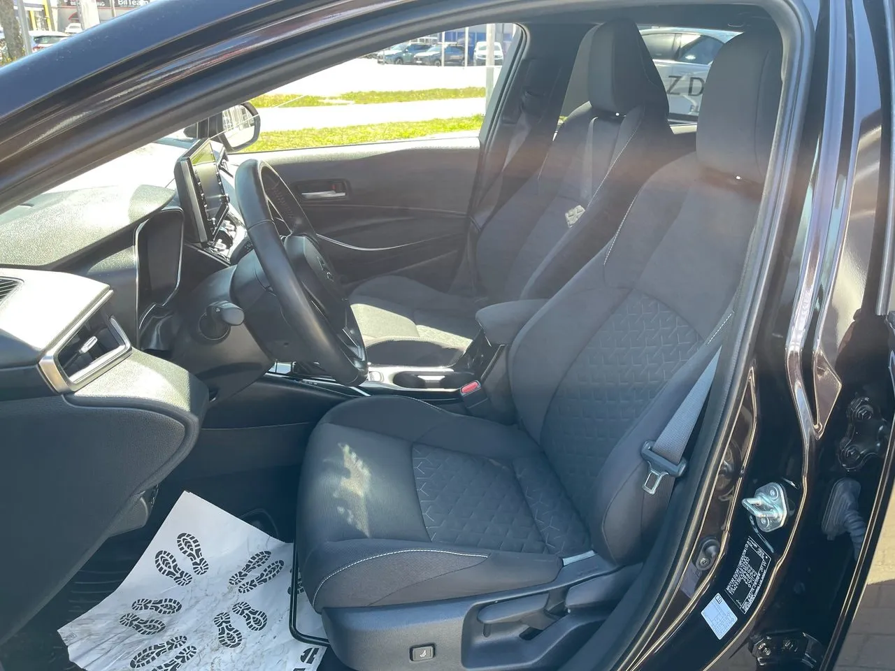 Vehicle image 13