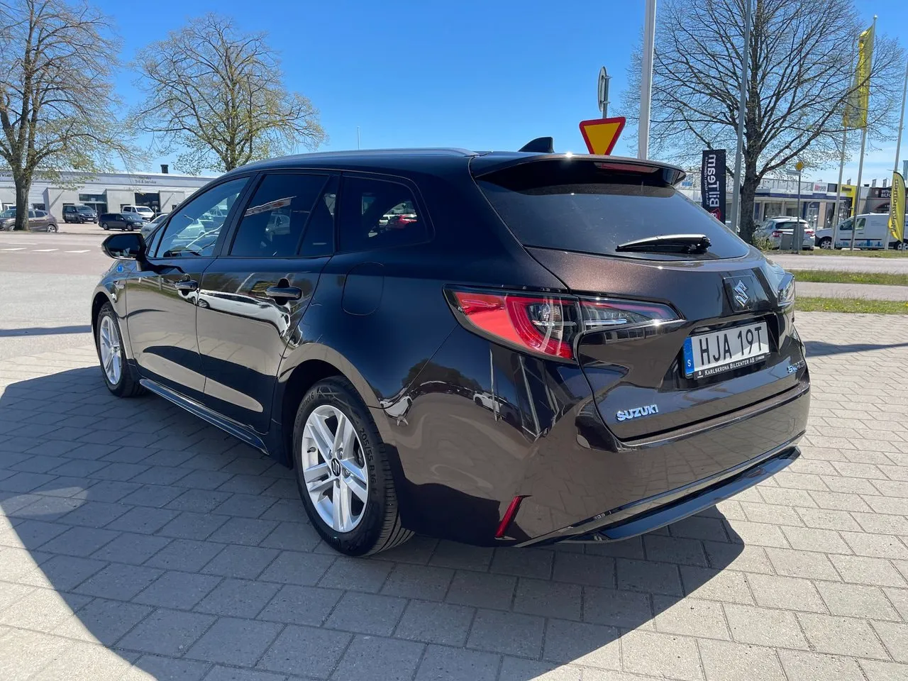 Vehicle image 7