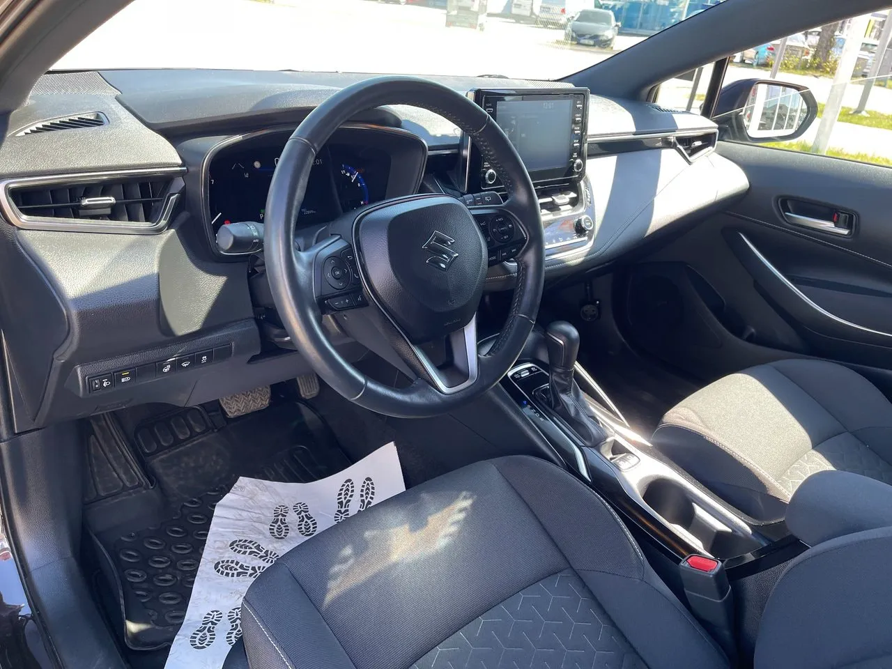 Vehicle image 14