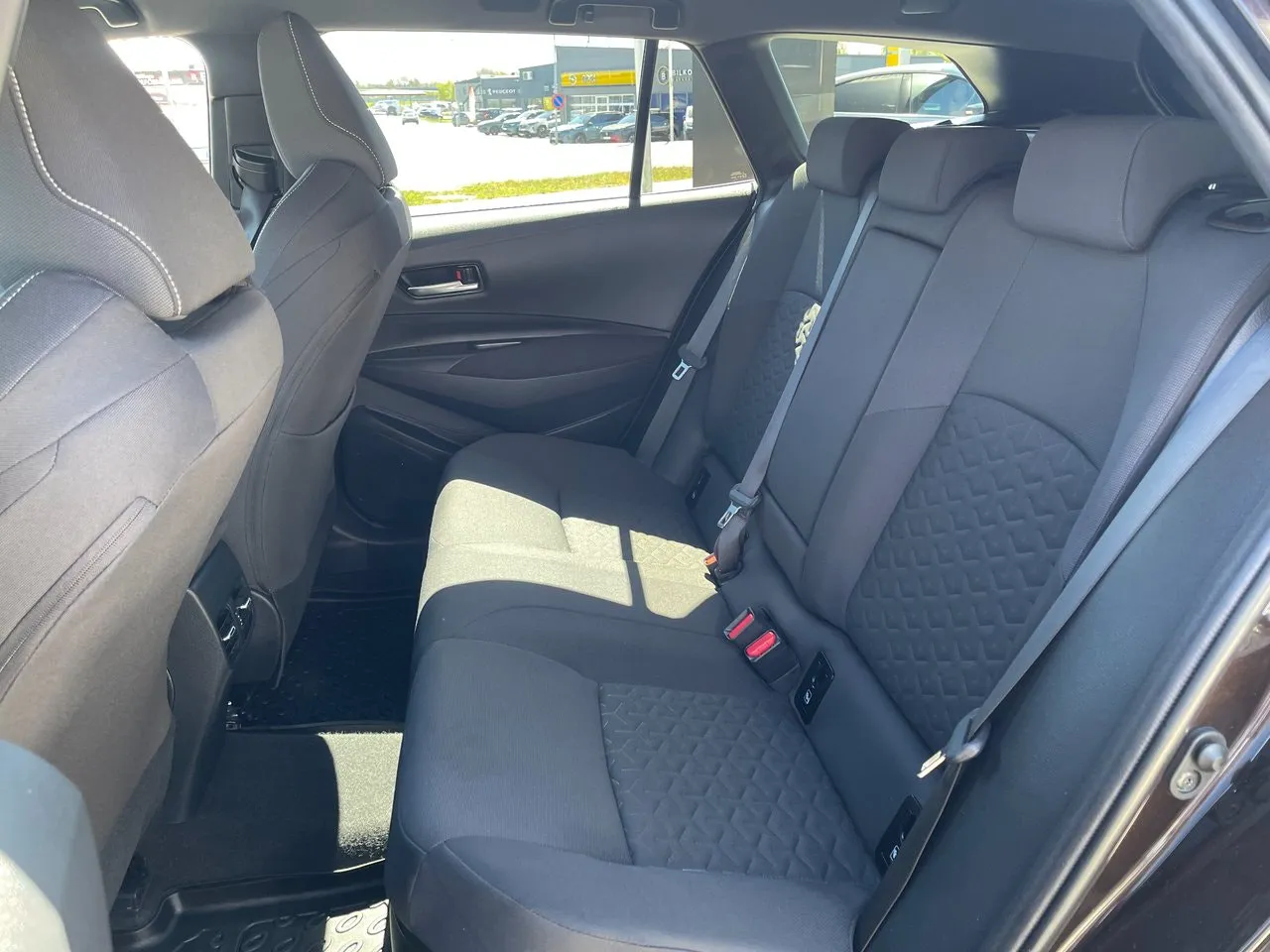 Vehicle image 15