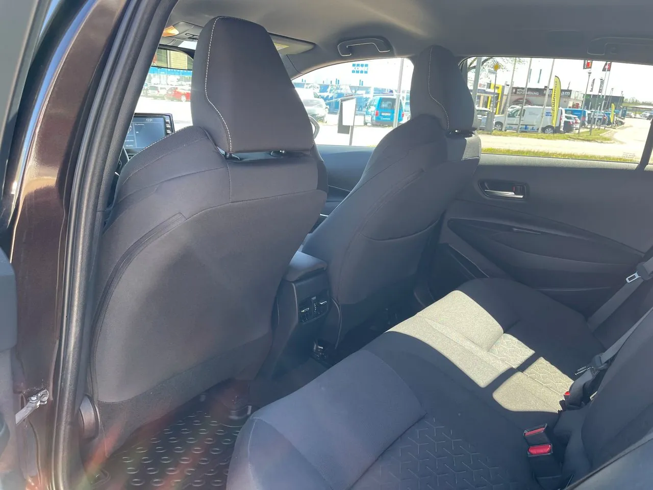 Vehicle image 16