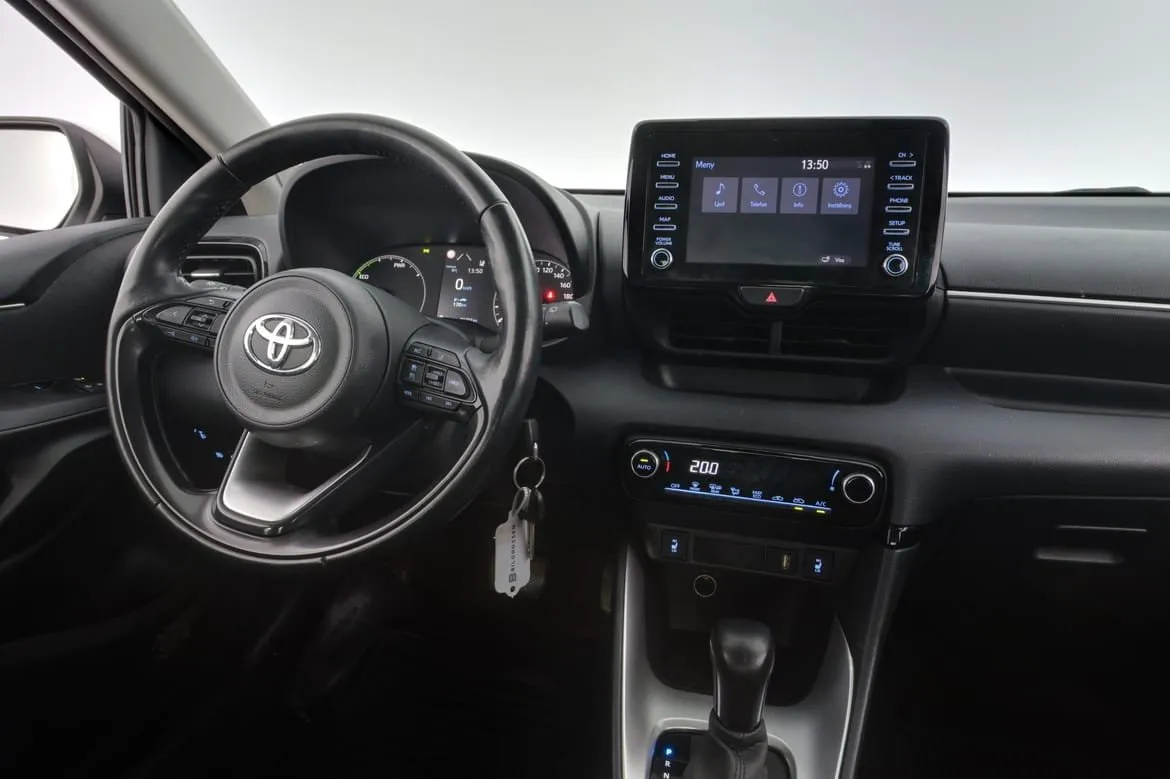 Vehicle image 9