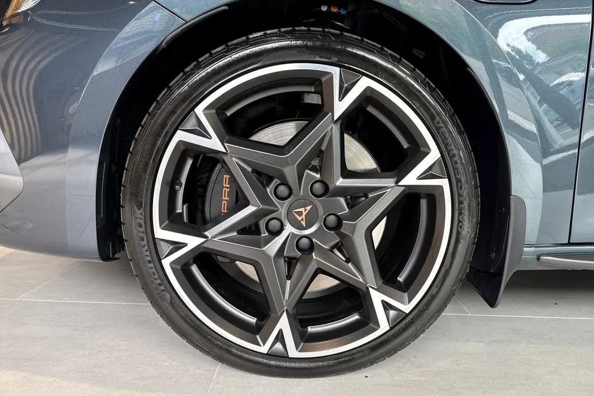 Vehicle image 8