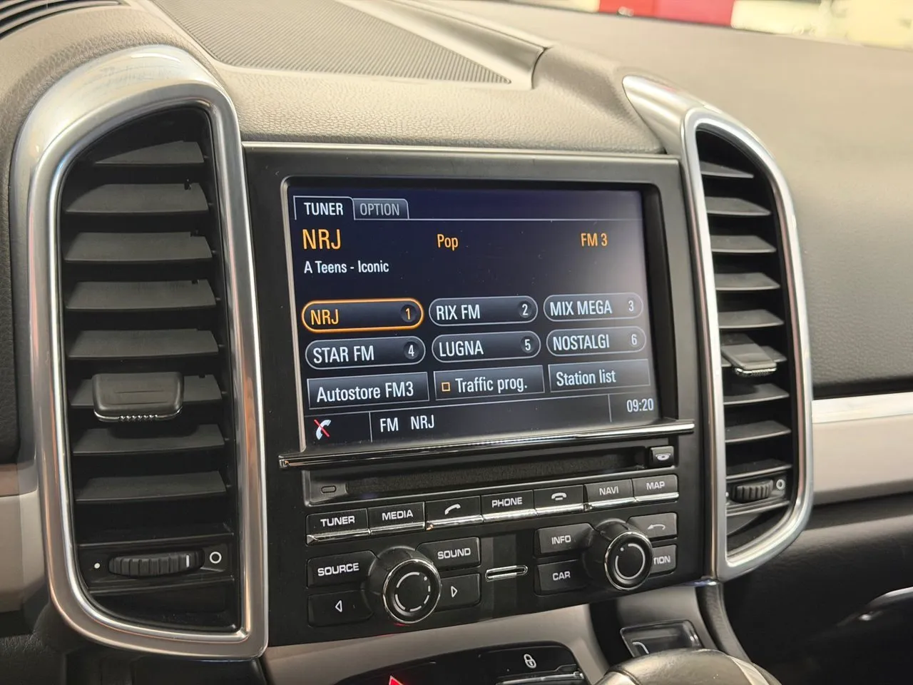 Vehicle image 15