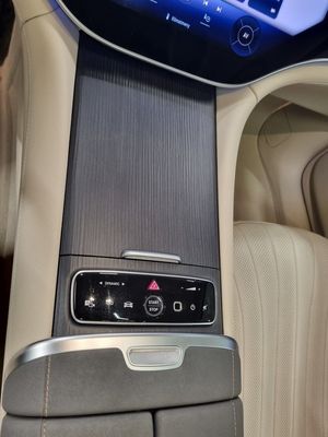 Mercedes EQS450 SUV bild 19