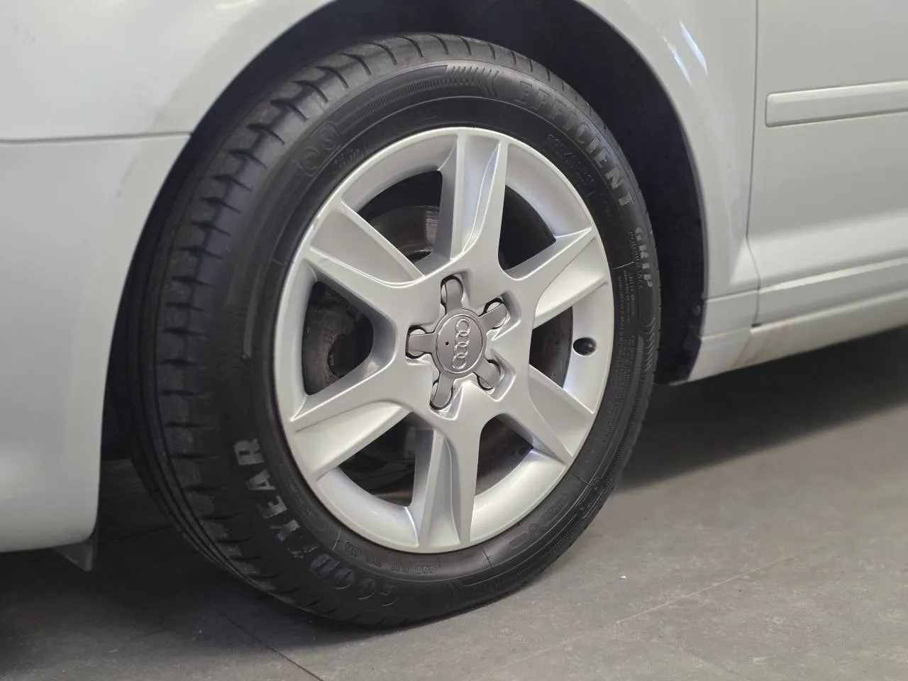 Vehicle image 6