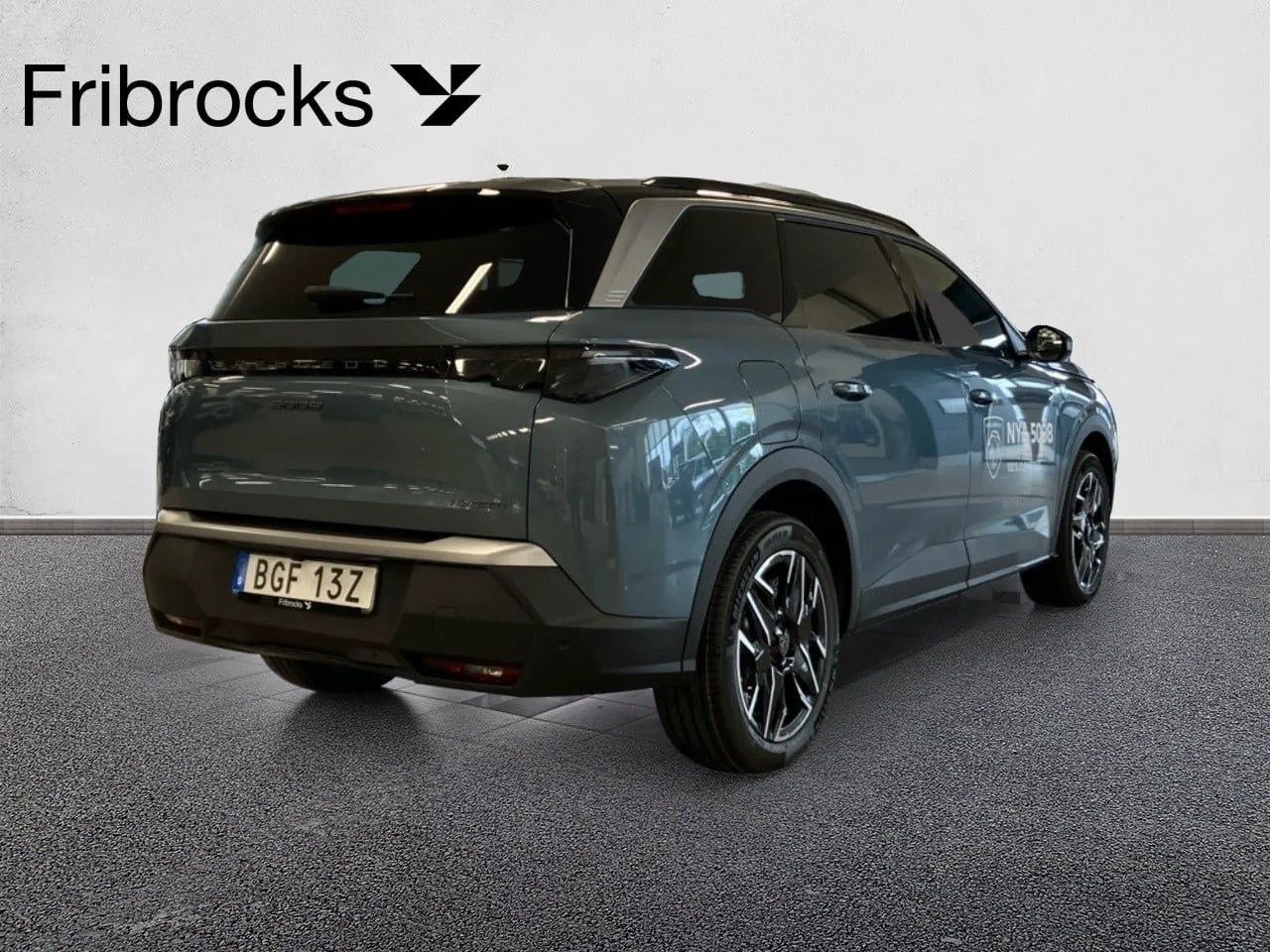 Vehicle image 4