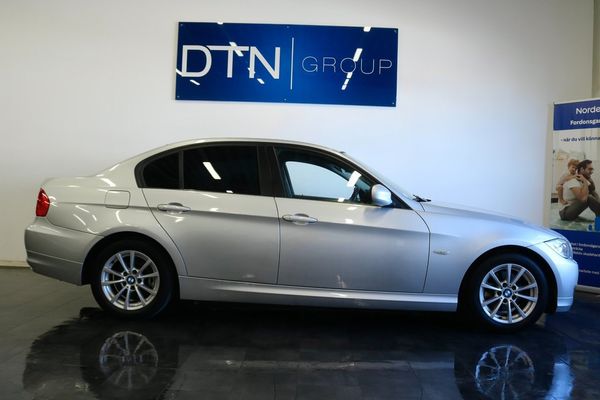 BMW 318 i i/Sedan/Comfort/Låga Mil/Fullservad/Välvårdad/SV - 2009